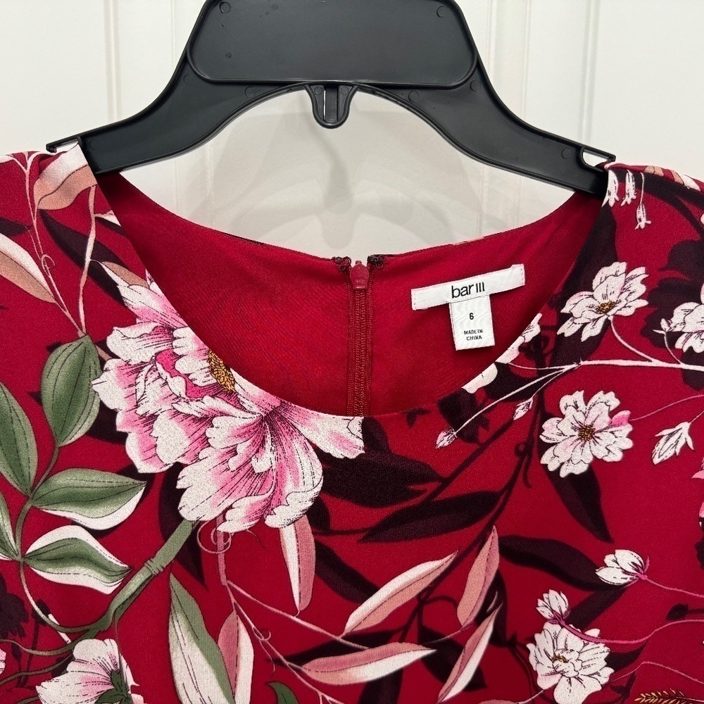 BAR III - DRESS **Size 6**. Very good condition. RED/Pink floral - Picture 4 of 5